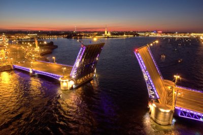 Силуэты ночи: полуторачасовая магия разводных мостов на однопалубном