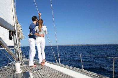 Романтическая прогулка на парусной яхте