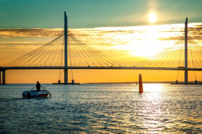 Прекрасный закат на катере в Финском заливе