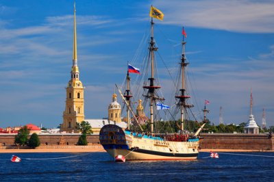 Город на Неве: водная прогулка с живой музыкой и выходом в Финский залив