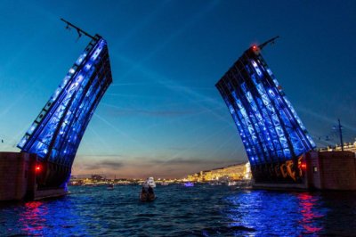 Теплоходная прогулка «Танец мостов» под живую музыку саксофона или скрипки