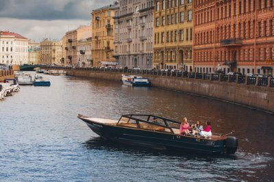 Индивидуальная прогулка на катере Blueberry по рекам и каналам