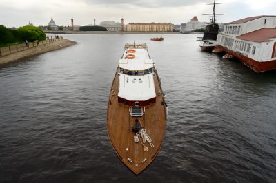 Прогулка по рекам и каналам на катере Новик