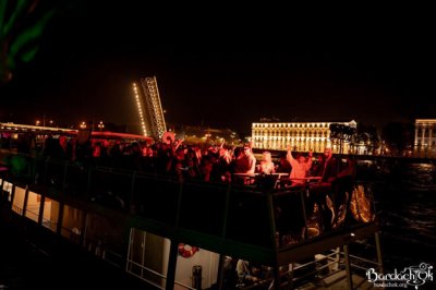 «Karaoke Show» — вечеринка на теплоходе на разводные мосты [18+]