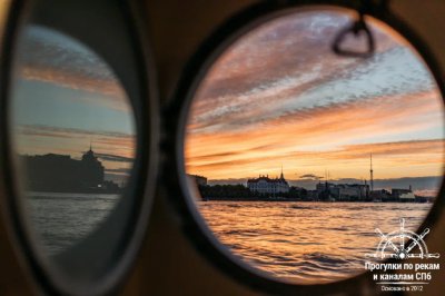 Закатный круиз в Финский залив на однопалубном теплоходе