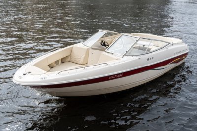 Индивидуальная прогулка на 9-местном катере 