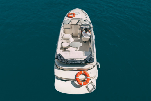 Прогулка на каютном катере по рекам и каналам Петербурга Прогулка на каютном катере по рекам и каналам Петербурга