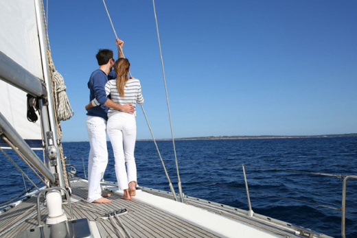Романтическая прогулка на парусной яхте