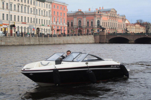 Скоростной катер «Larson» Скоростной катер «Larson»