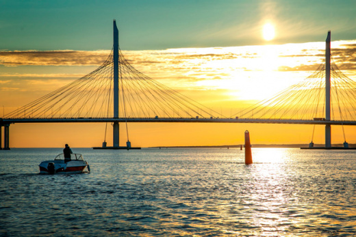 Прекрасный закат на катере в Финском заливе