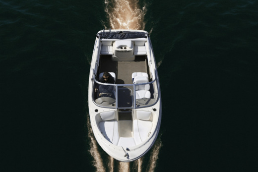 Индивидуальная VIP-прогулка на 6-ти местном катере